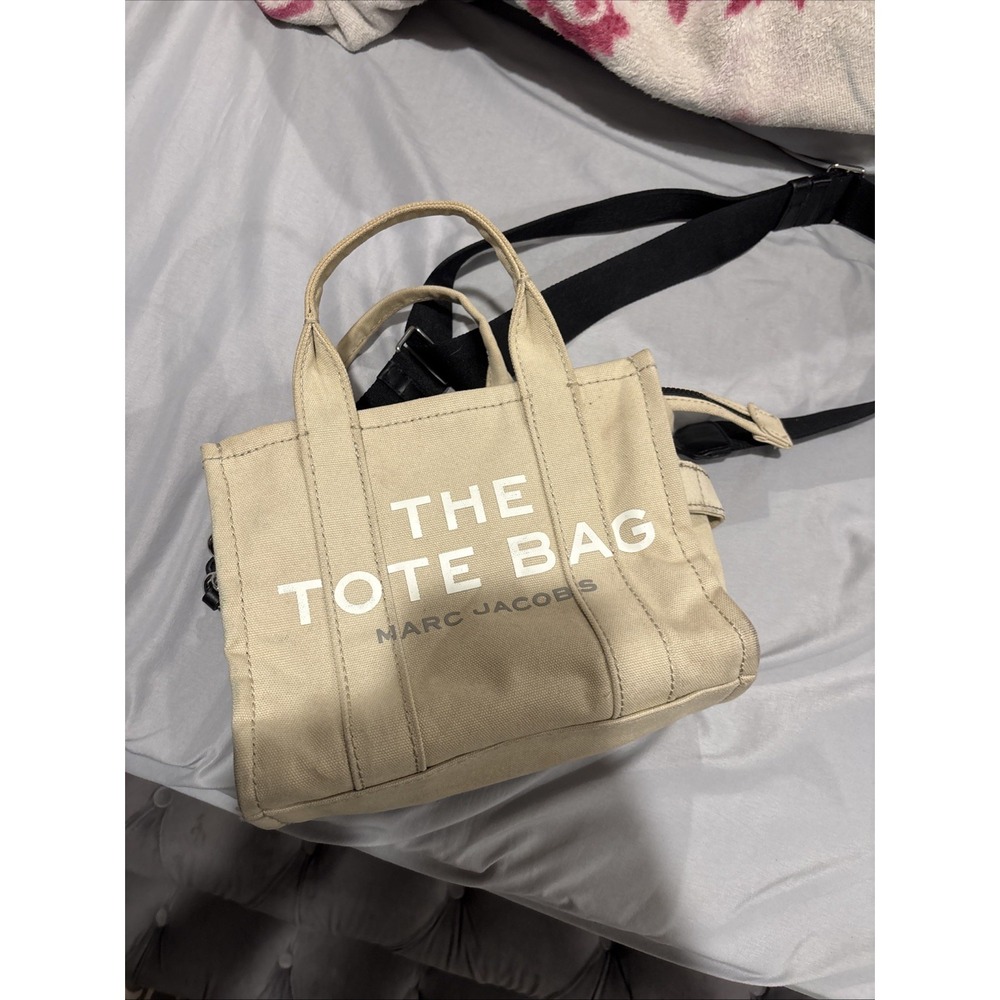 Marc Jacobs The Tote Bag Small Beige Zip Closure Logo Accent Women's Tote